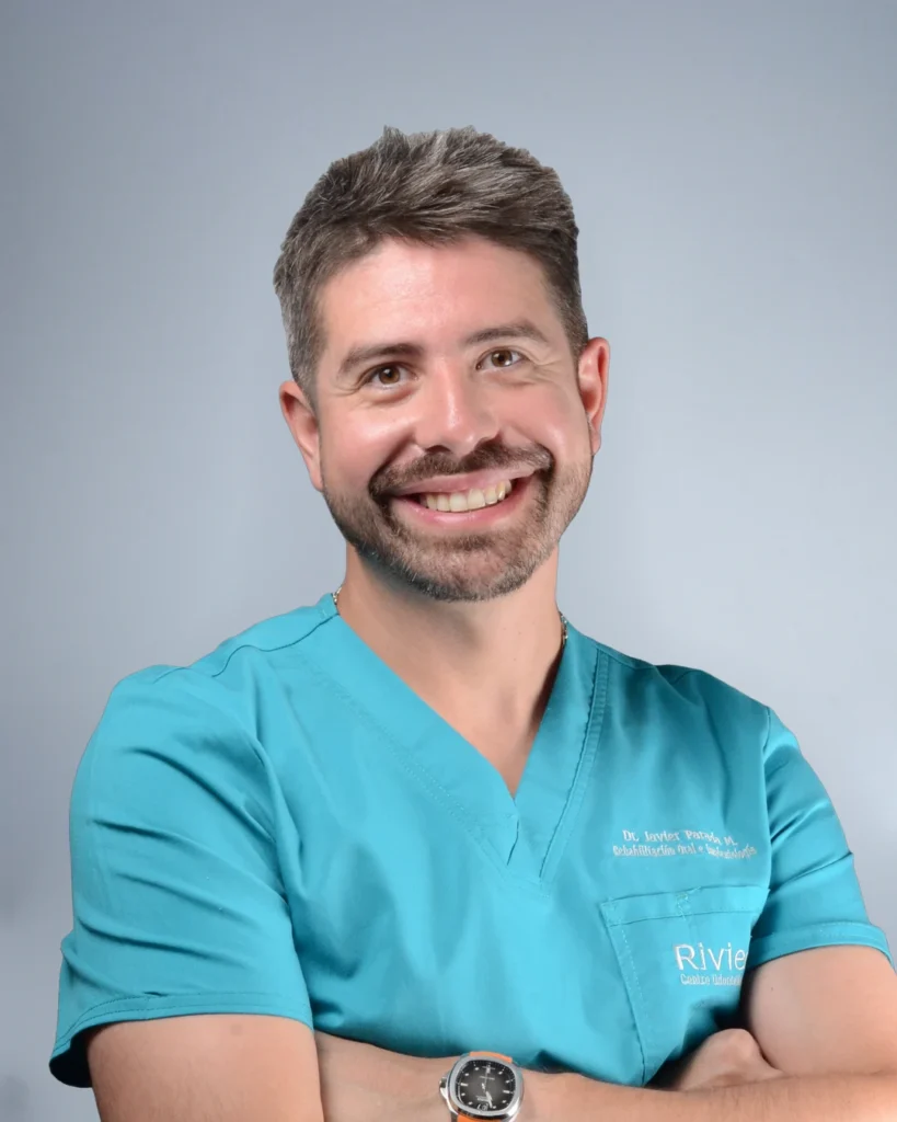 Dr. Javier Parada Montenegro, especialista en rehabilitación oral e implantología de Rivier Centro Odontológico